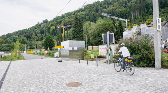 An der Pipeline werden die Fahradfahrer:innen und Fußgänger:innen derzeit umgeleitet. © Stadt Bregenz