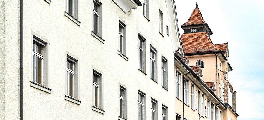 Diese Abbildung zeigt die Außenfassade des Familien- und Bildungshauses in Bregenz.