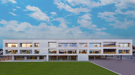 Die neue Schule Schendlingen (© Adolf Bereuter) 