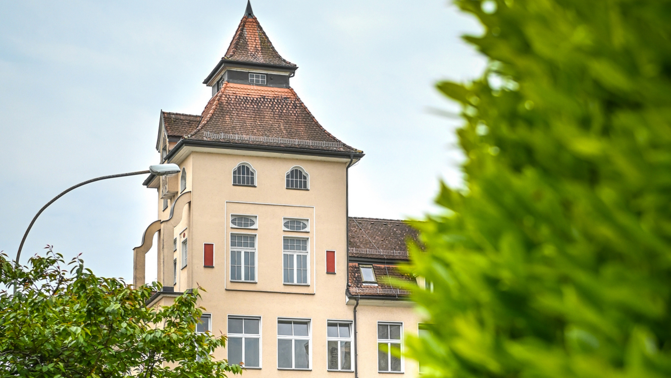 Diese Abbildung zeigt das Familien- und Bildungshaus in Bregenz.